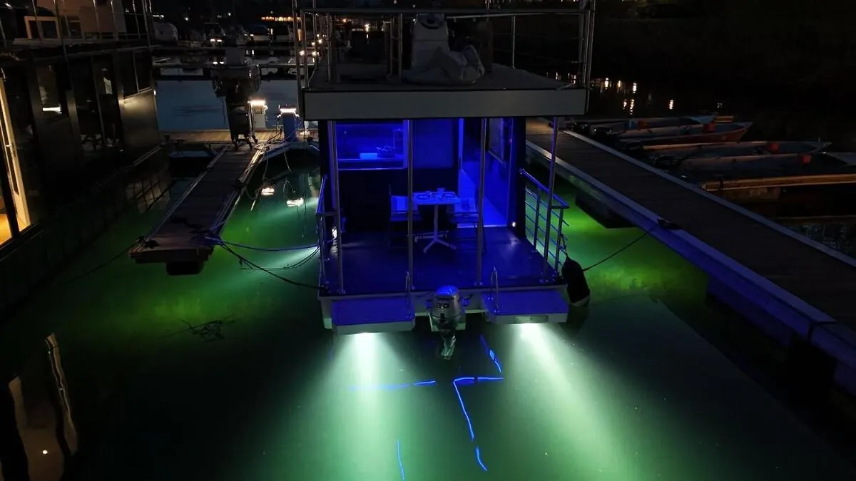 מלון Lisanza Neon Bigigio House Boat 0*,  איטליה