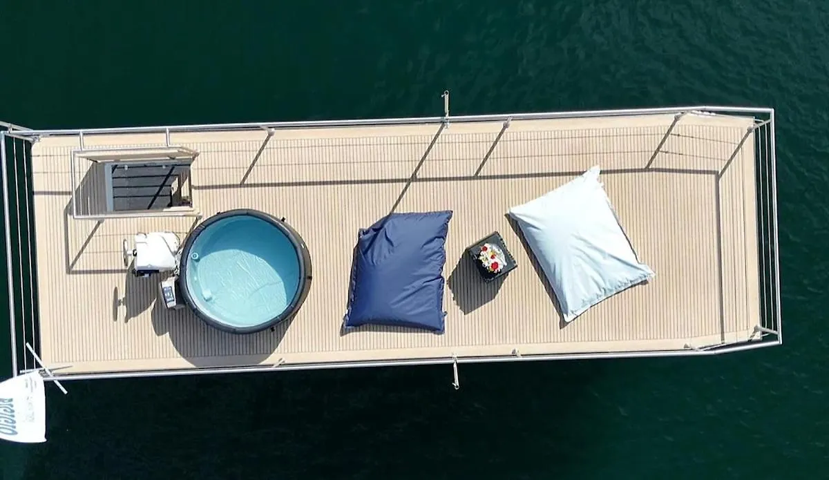 מלון Lisanza Neon Bigigio House Boat איטליה