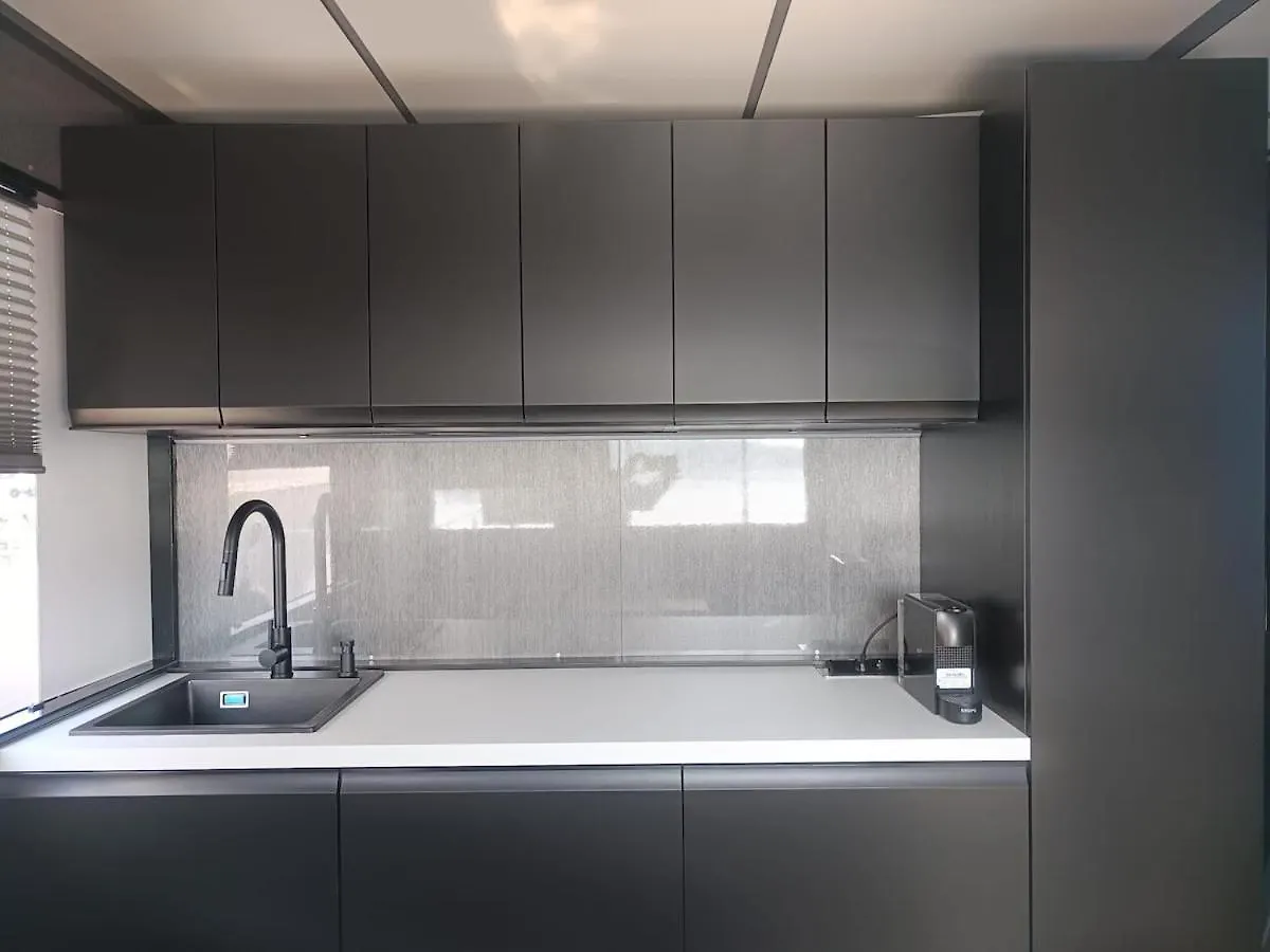 מלון Lisanza Neon Bigigio House Boat ספינת מלון