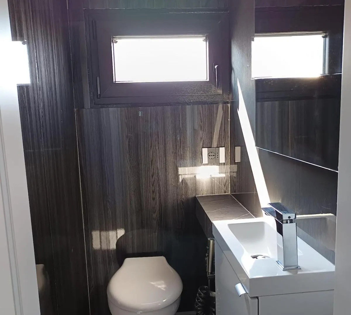 ספינת מלון מלון Lisanza Neon Bigigio House Boat