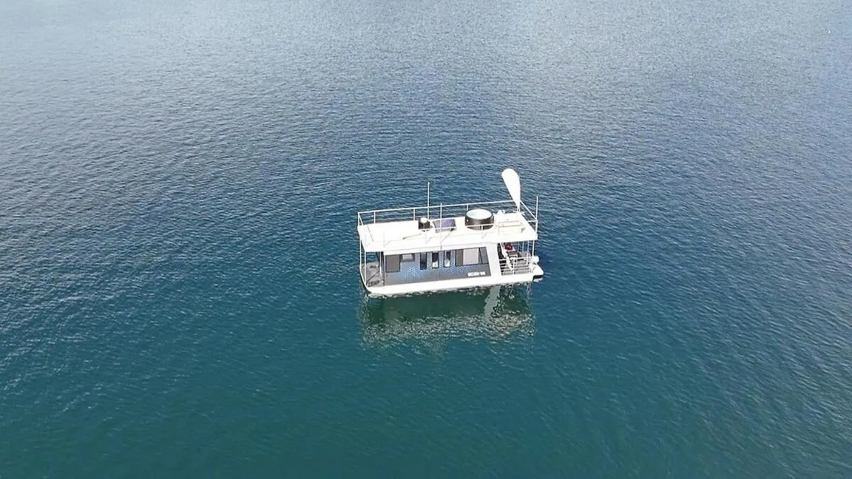 ホテル Neon Bigigio House Boat Lisanza 船上ホテル
