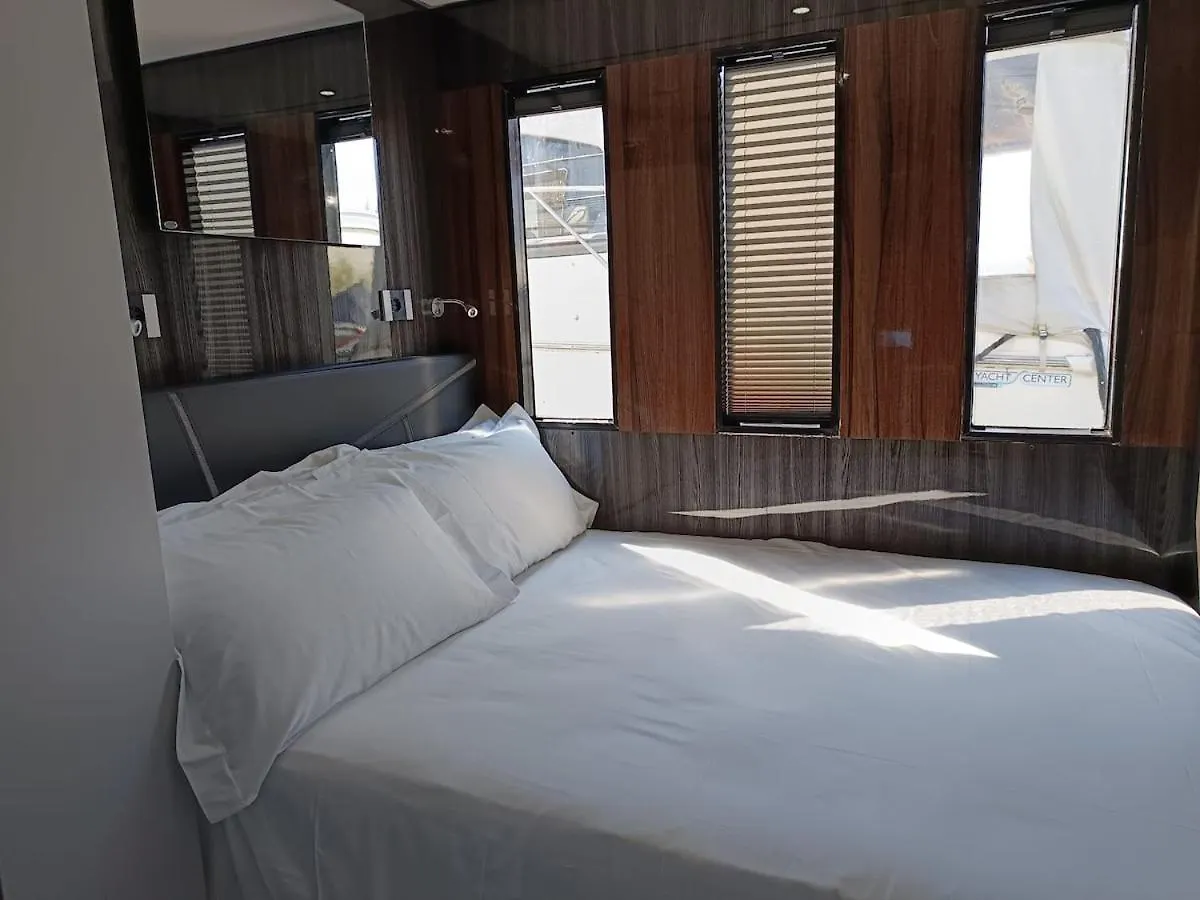 ホテル Neon Bigigio House Boat Lisanza 0*,  イタリア